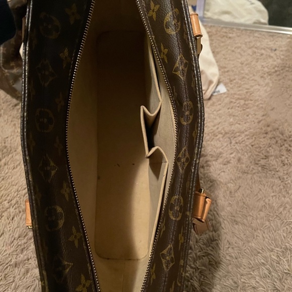 Louis Vuitton Shoulder Bag - Picture 2 of 3